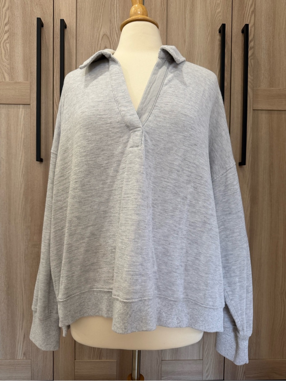 Aerie Light Gray Collared V-Neck Women's Sweatshirt